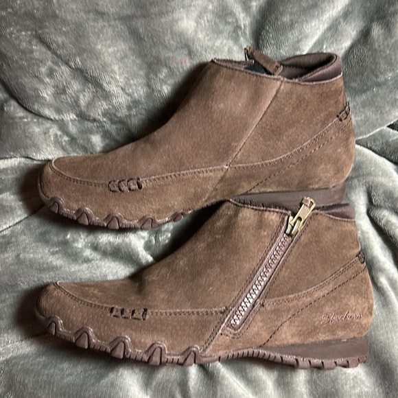 Like New Ladies Skechers Brown Leather Side Zip Ankle Boots, Sz 6.5, Sn 44721 - Picture 2 of 10